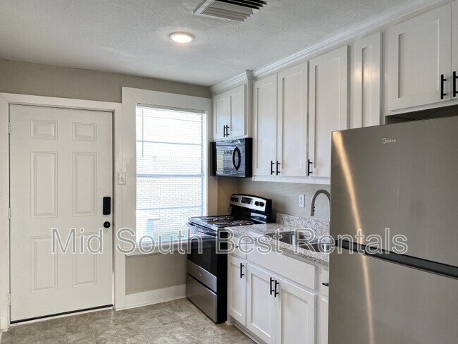 Building Photo - 828 Jane Dr