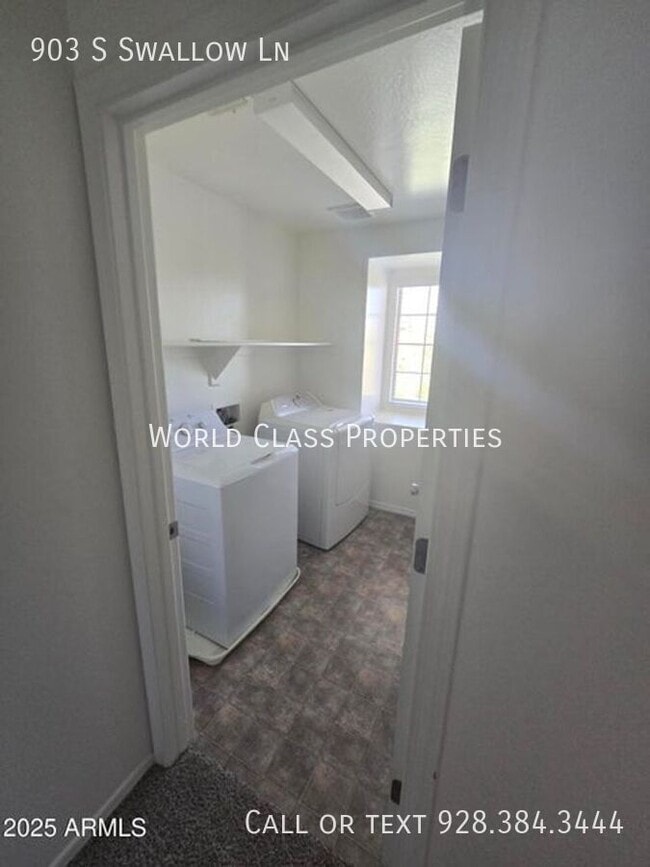 Building Photo - 903 S Swallow Ln