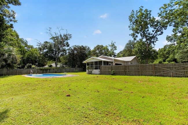 Building Photo - 3017 Airport Rd
