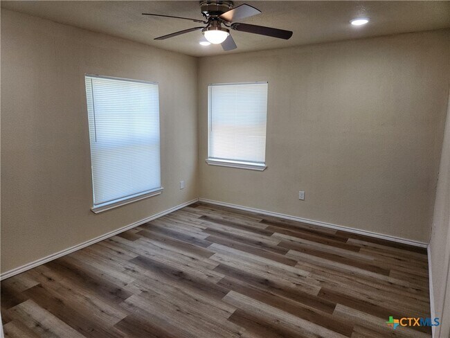 Building Photo - 1817 E Barton Ave