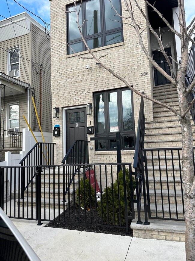 Building Photo - 206 Fulton Ave