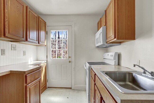 Building Photo - 412 Griffin Ave