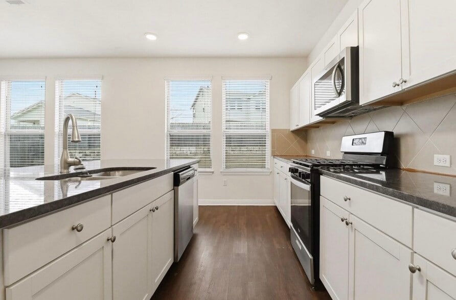 Building Photo - 5701 Gerard Dr