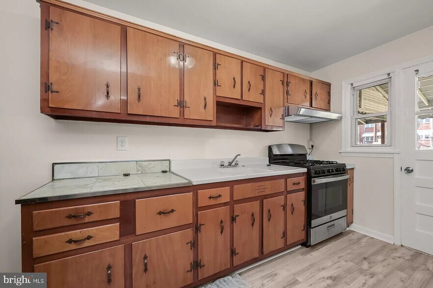 Building Photo - 708 Umbra St