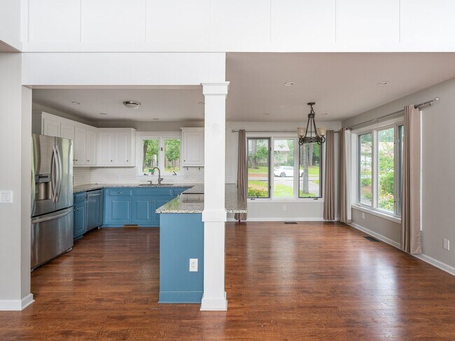 Building Photo - Waterfront Home in Carolina Lakes!