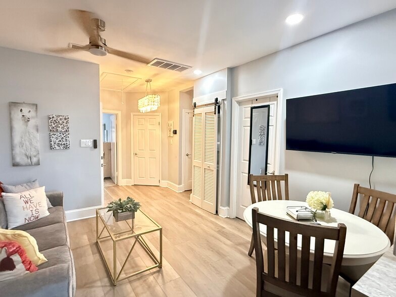 Building Photo - 512 Mellon St SE