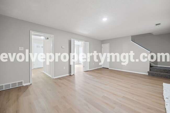 Building Photo - 2481 Chiswood St