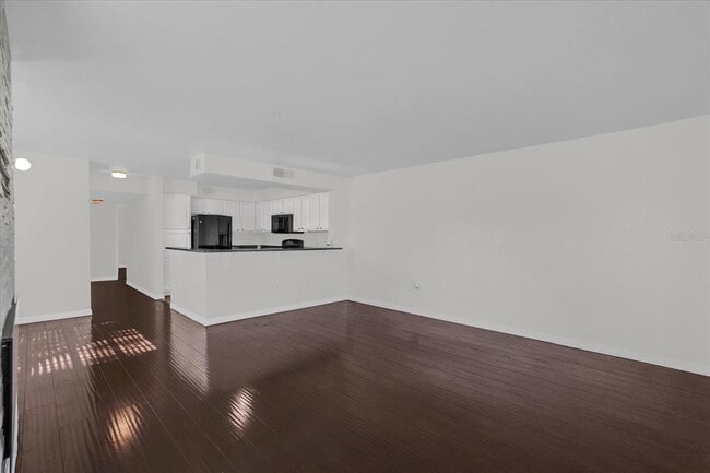 Building Photo - 13953 Fairway Island Dr