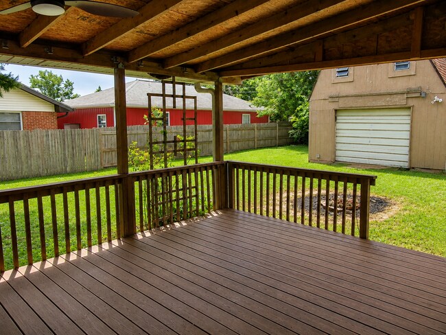 Building Photo - 4935 W Legrande Ave