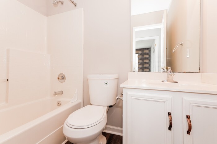 Building Photo - 709 Barbee Farm Dr
