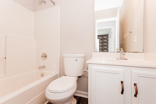 Building Photo - 709 Barbee Farm Dr