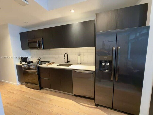 Building Photo - 398 NE 5th St