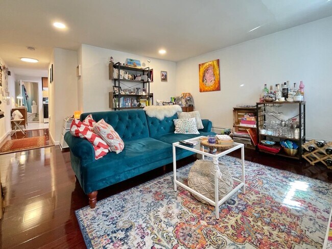 Building Photo - 278 3rd St