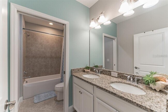 Building Photo - 490 Captiva Dr