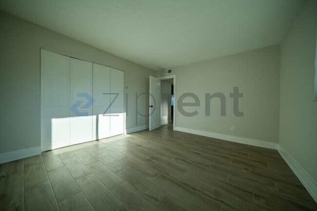 Building Photo - 7338 Coquina Way