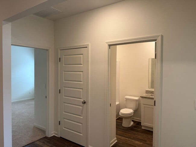 Building Photo - Springville Schools One Level 4 Bedroom / 3 Bathroom/ 3 Car Garage