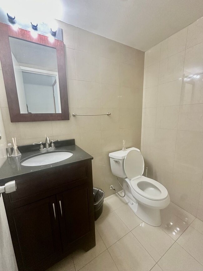 Building Photo - Open-Concept 3BR Condo with Finished Basement in Canton