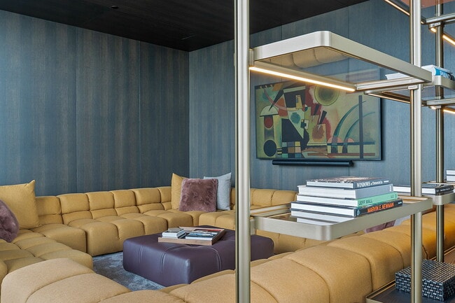 Building Photo - 610 Davis St