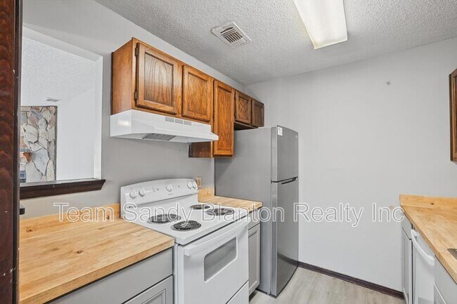 Building Photo - 455 Stara Cir