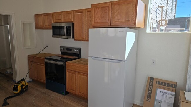 Building Photo - 704 G St