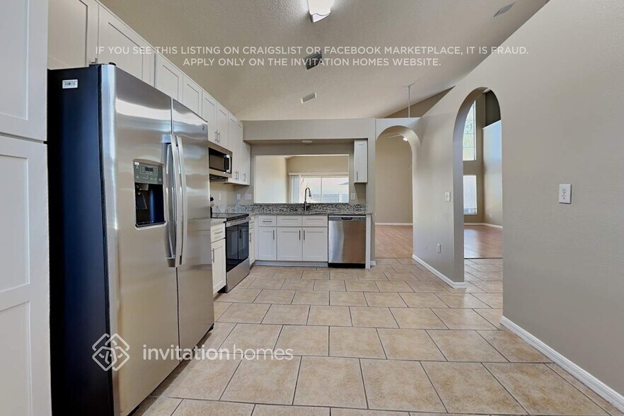 Building Photo - 27439 Breakers Dr