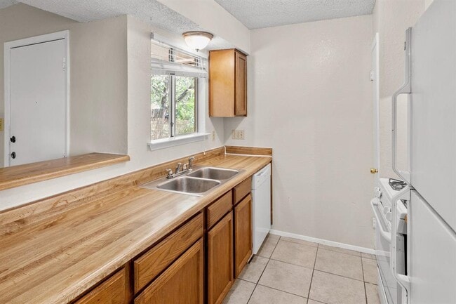 Building Photo - 818 Sirocco Dr