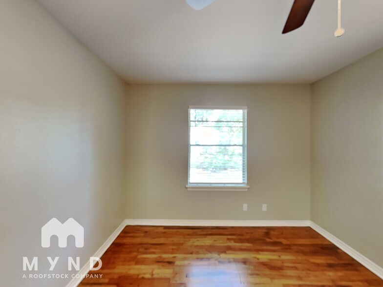 Building Photo - 511 Cynisca St