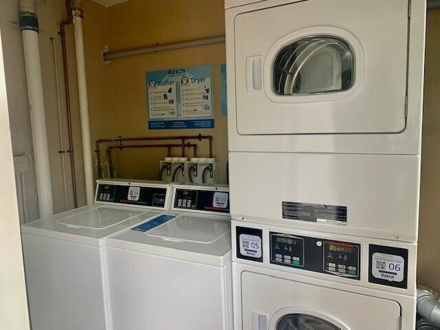 Building Photo - 821 N Victoria Park Rd