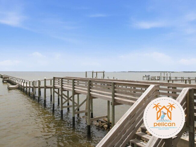Building Photo - 825 Bayshore Dr