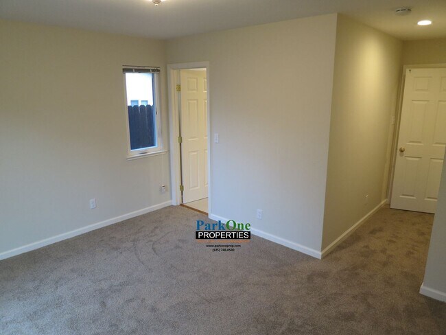 Building Photo - 5446 Louisiana Dr