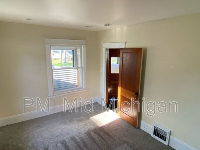Building Photo - 1609 Birney St