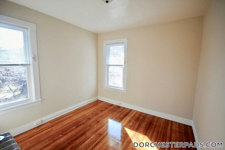 Building Photo - 139 E Cottage St