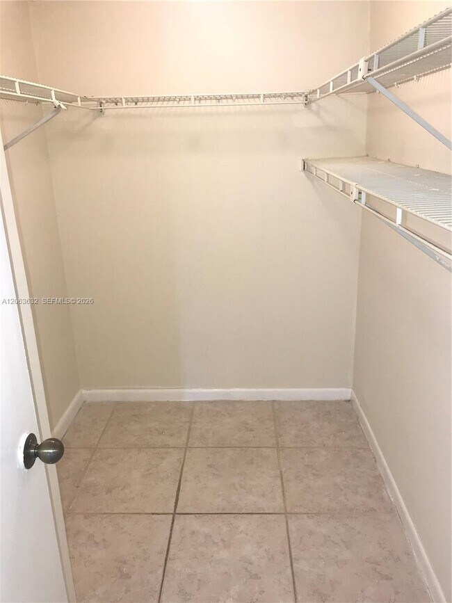 Building Photo - 6796 Palmetto Cir S