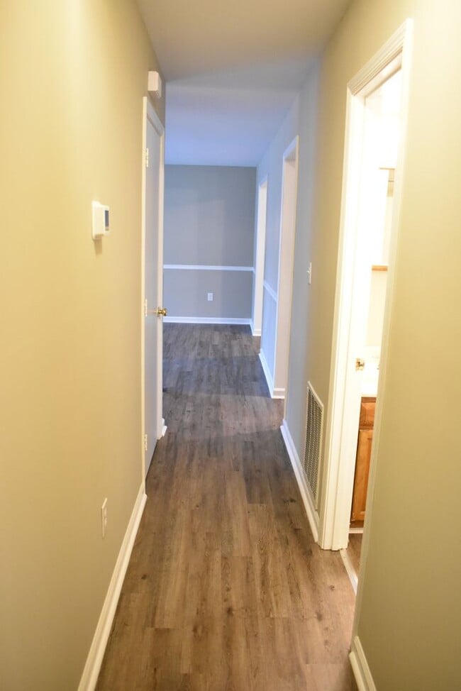 Building Photo - Great Split Foyer In Fredericksburg!