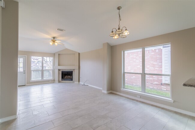 Building Photo - 2209 Highland Crossing Dr