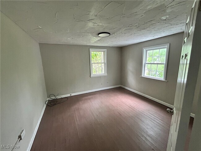 Building Photo - 10304 Shale Ave