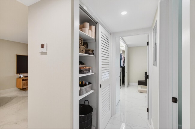 Building Photo - 322 N Federal Hwy