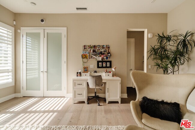 Building Photo - 12765 Bluff Creek Dr