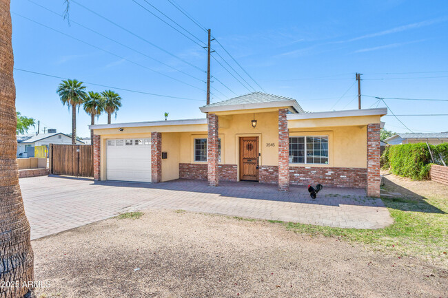 Building Photo - 3545 E Flower St