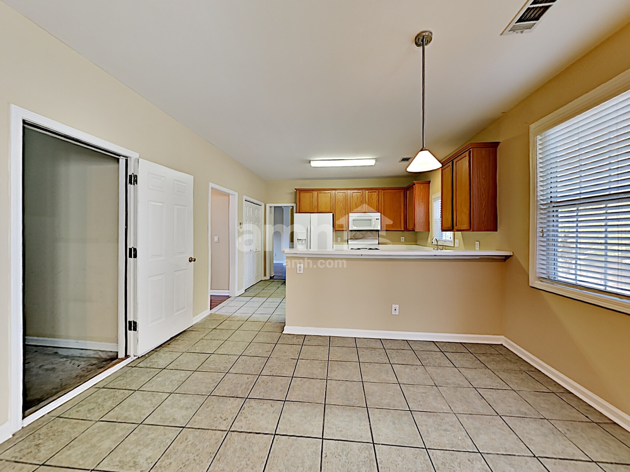 Building Photo - 1852 Clear Springs Ln