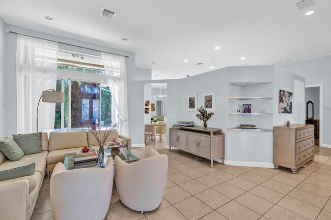 Building Photo - 9737 Parkview Ave