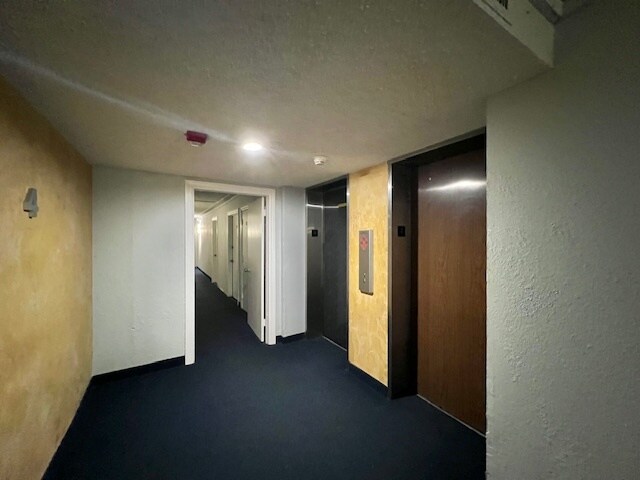 Building Photo - 2016 Bay Dr