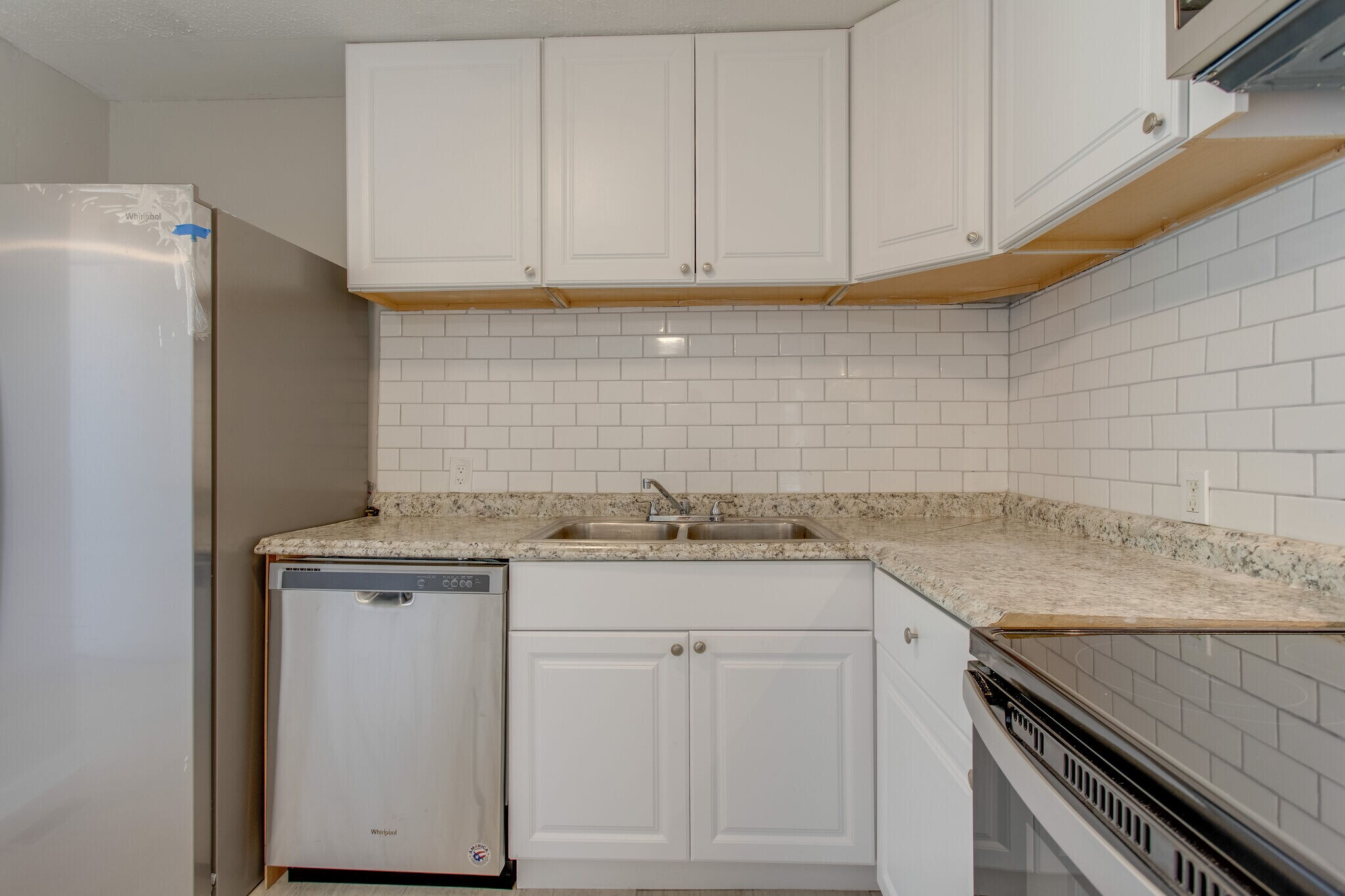 Building Photo - 637 Lischey Ave