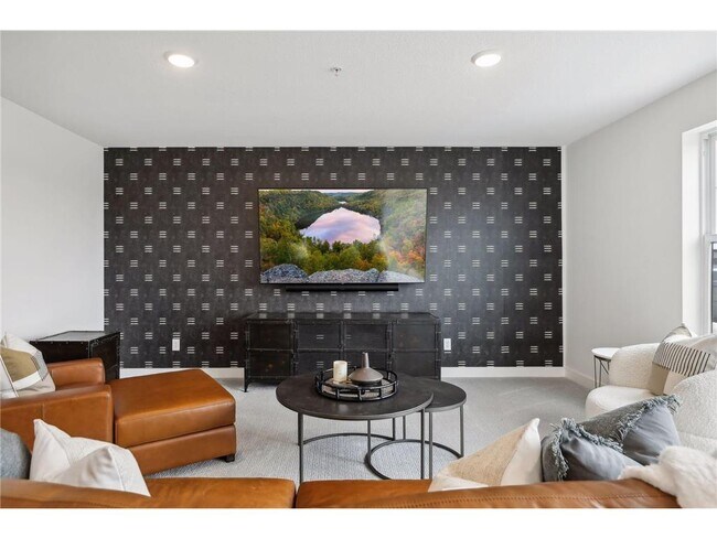 Building Photo - 870 Mount Curve Blvd