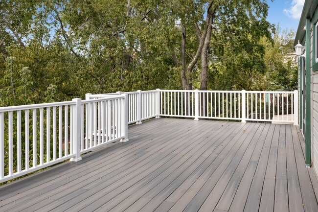 Building Photo - Recently Updated 3 Bedroom House In Mt. Wa...