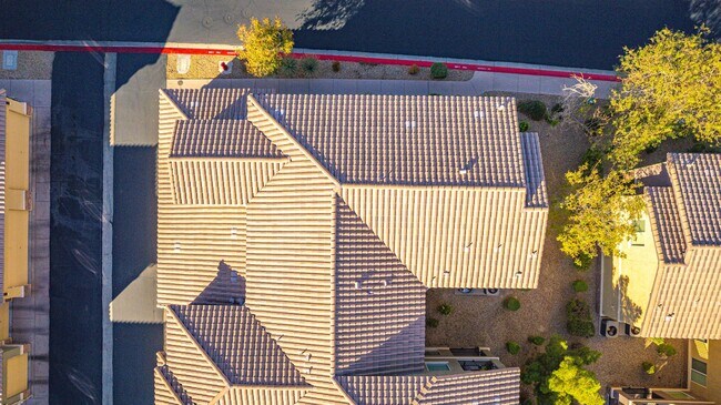 Building Photo - 6868 Sky Pointe Dr