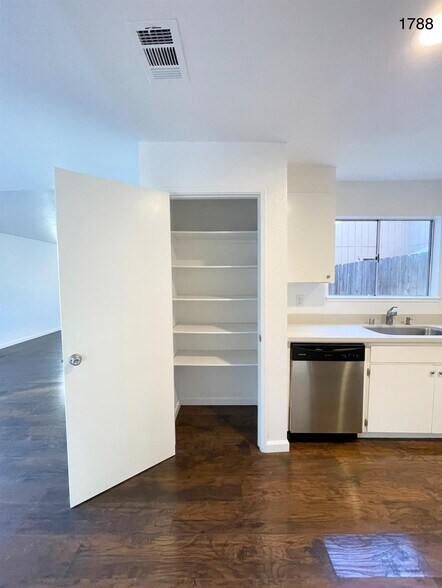 Building Photo - 1788 Long Barn Way