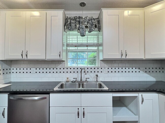 Building Photo - 339 Charleston St SE