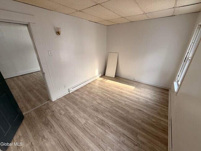 Building Photo - 54 Arch St