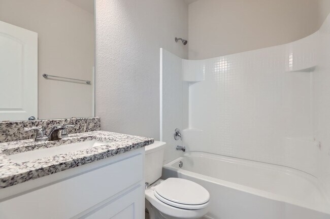 Building Photo - 301 E Lamar St